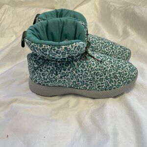 Lands' End Women's Ultralight Puffer Bootie Slipper, NWT
